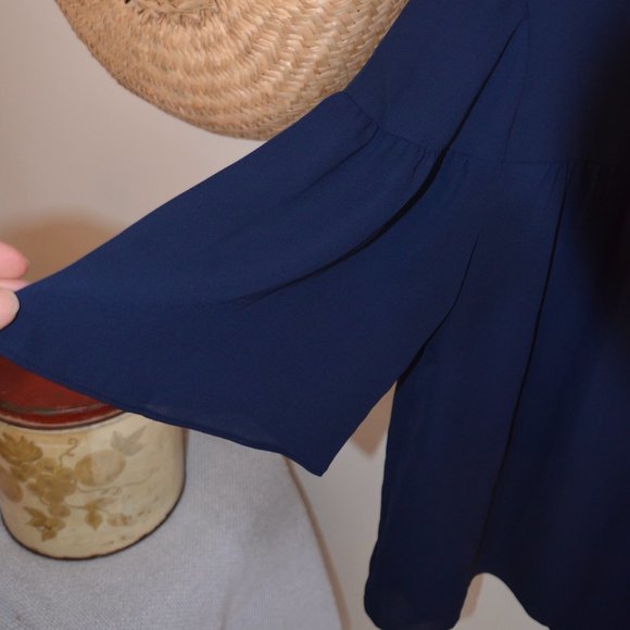 Ann Taylor Factory Flowy V-Back with Tie Navy Top Blouse Chiffon Womens Size M - Picture 4 of 6